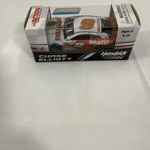 Chase Elliot 2018 1:64 #9 Hooters Camaro ZL1  By Action Racing